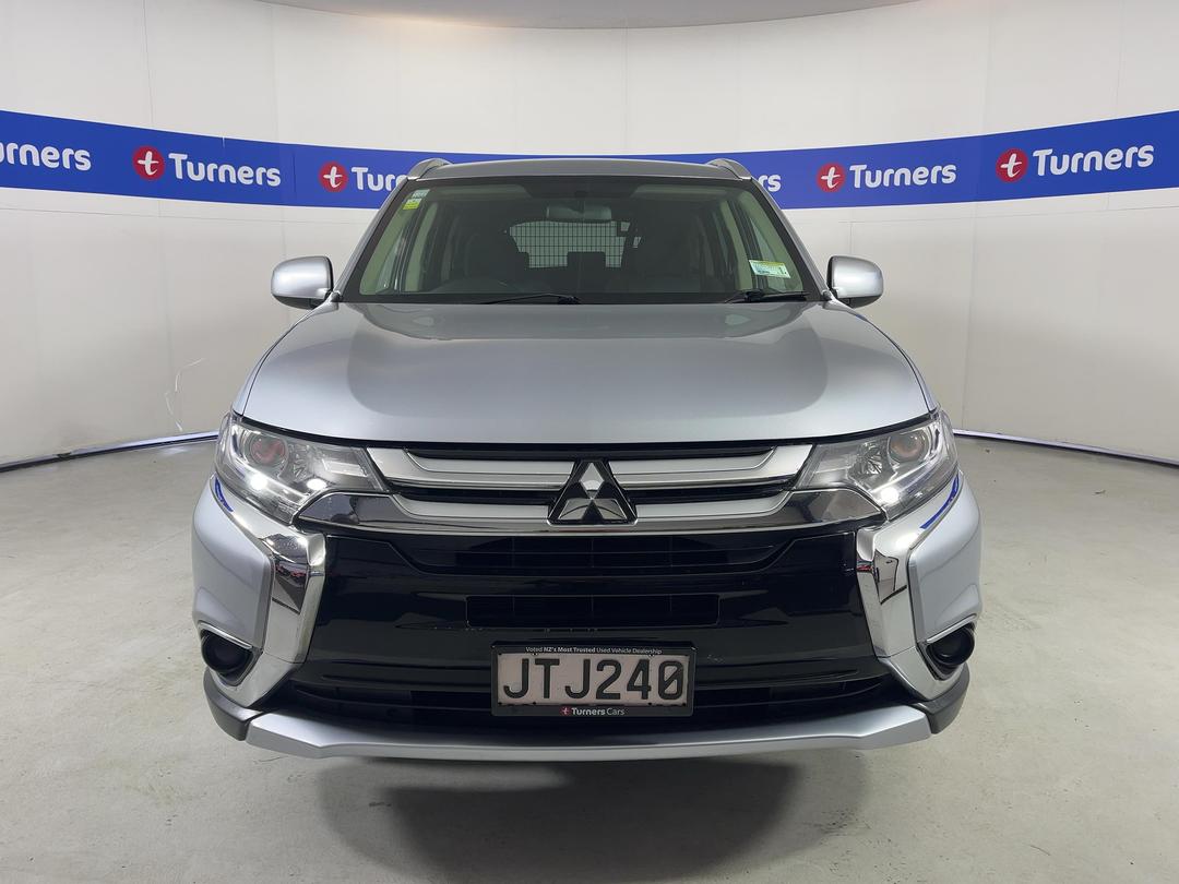 Photo '2' of Mitsubishi Outlander