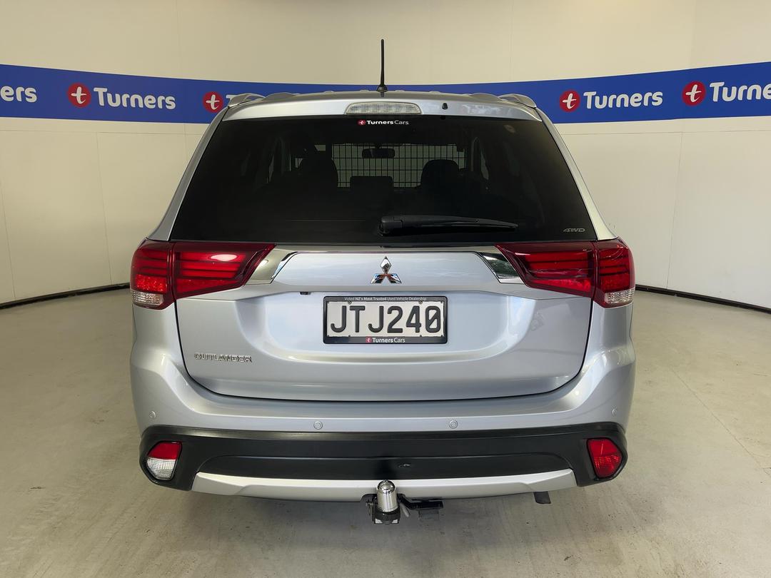 Photo '6' of Mitsubishi Outlander