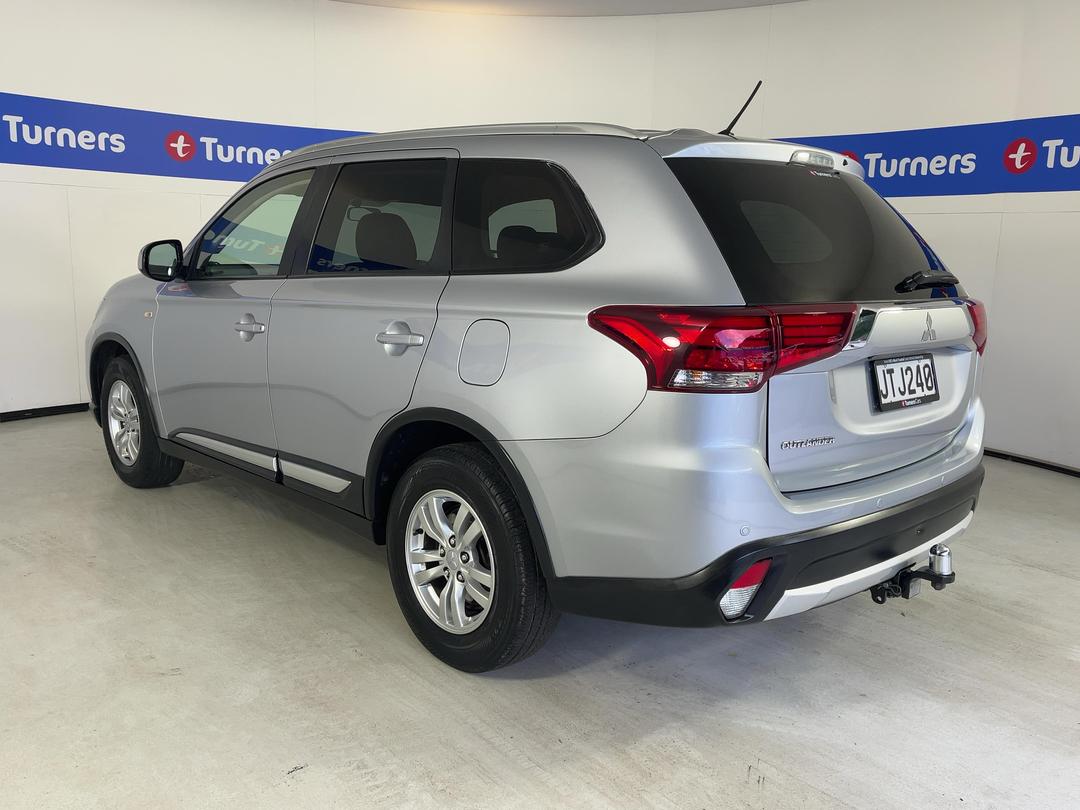 Photo '5' of Mitsubishi Outlander