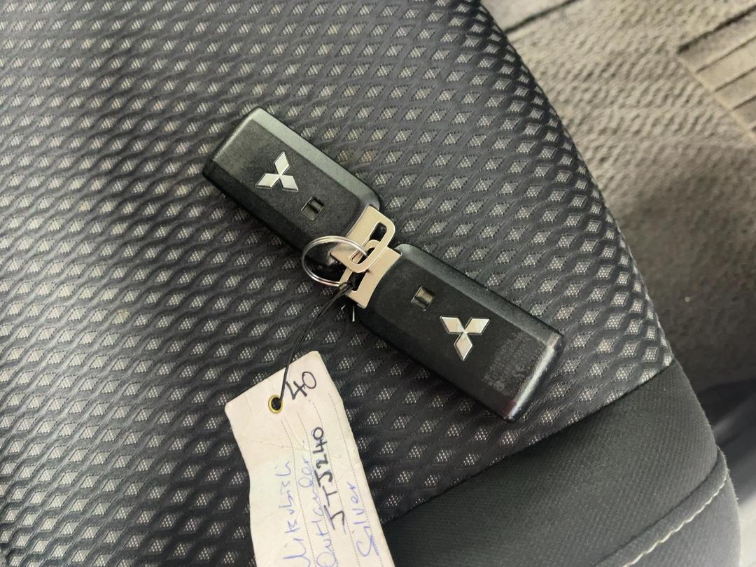 Photo '22' of Mitsubishi Outlander