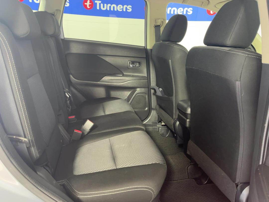 Photo '20' of Mitsubishi Outlander