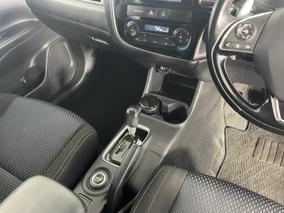 Photo '18' of Mitsubishi Outlander