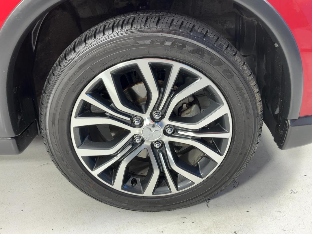 Photo '9' of Mitsubishi Outlander