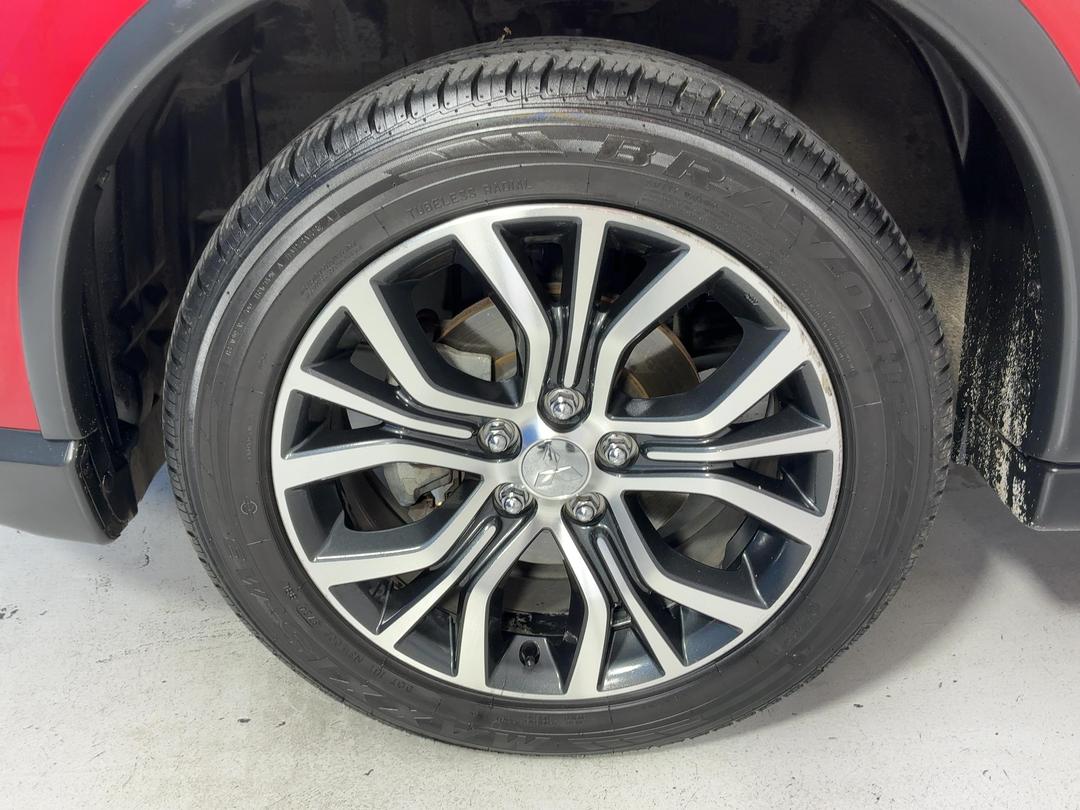 Photo '10' of Mitsubishi Outlander