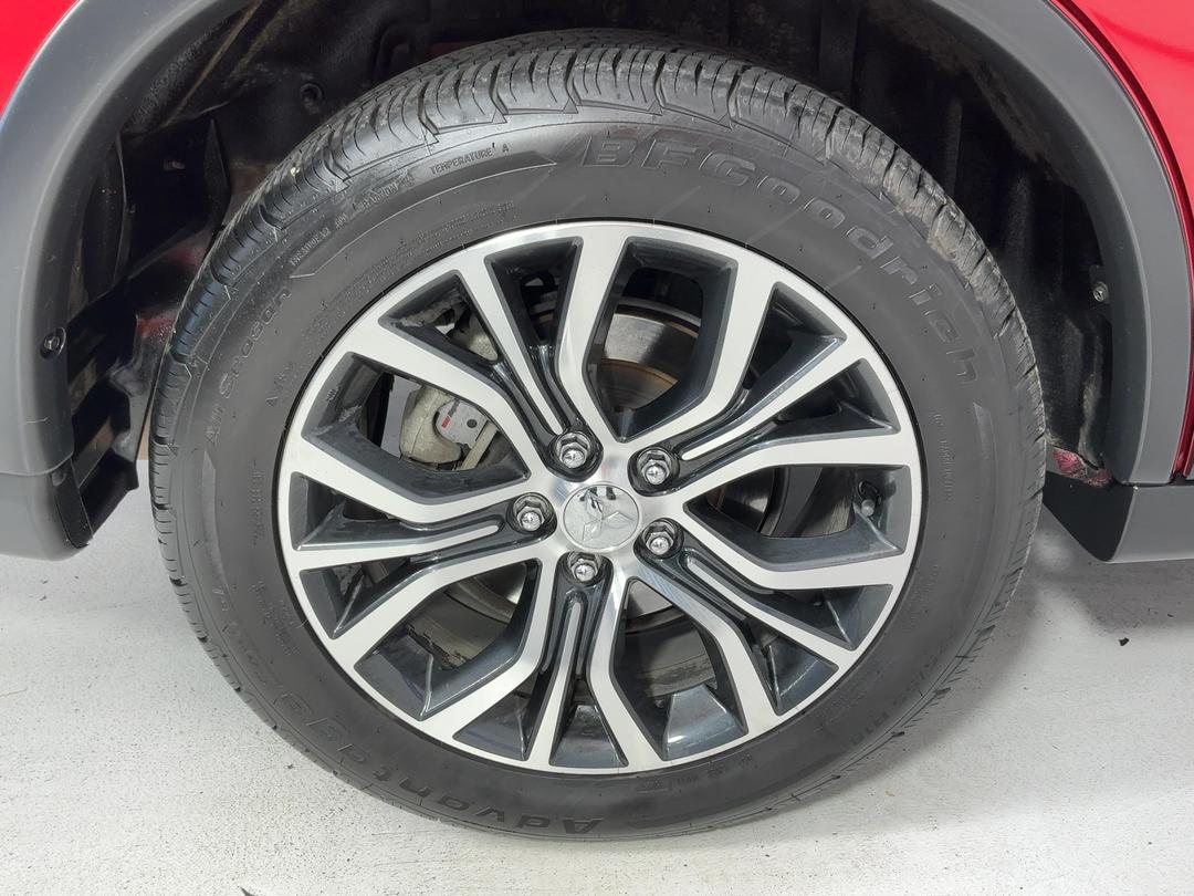 Photo '12' of Mitsubishi Outlander