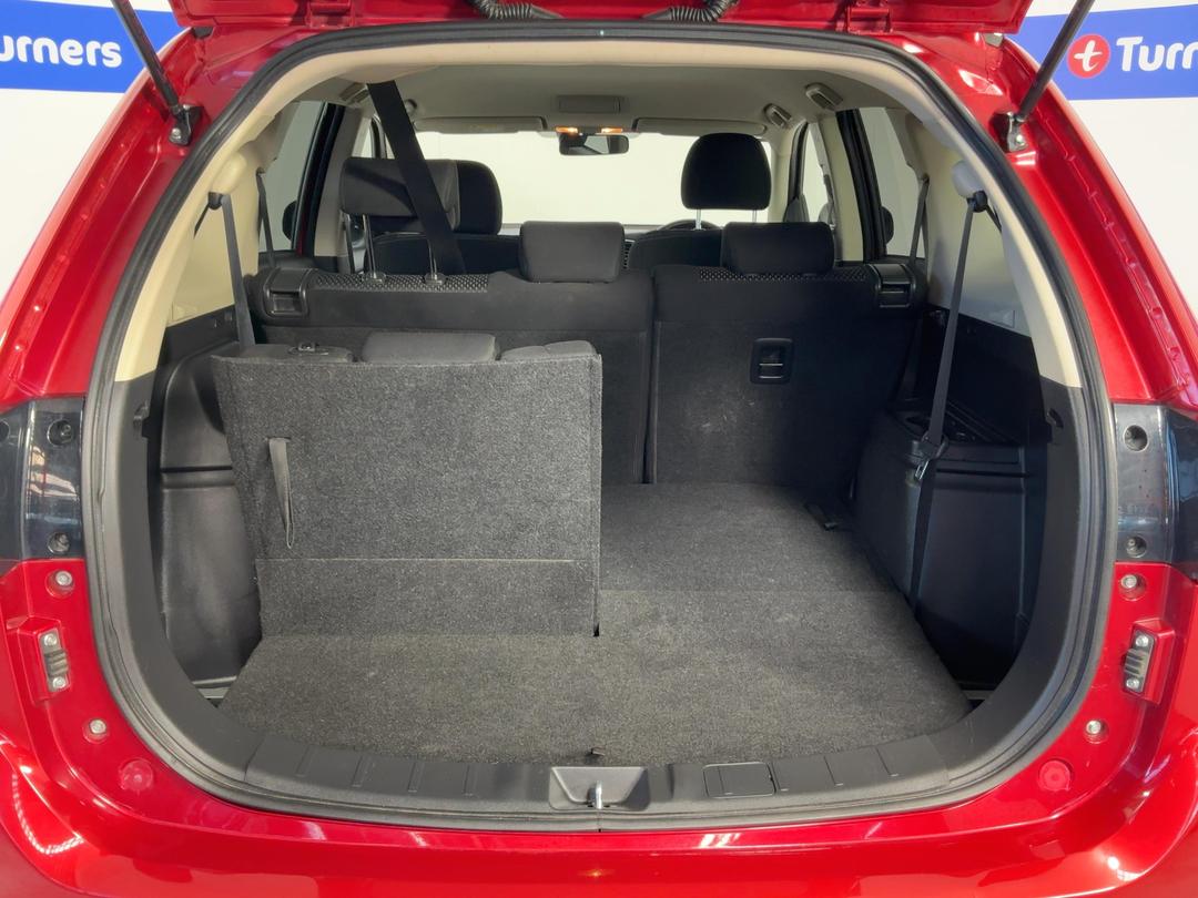 Photo '14' of Mitsubishi Outlander
