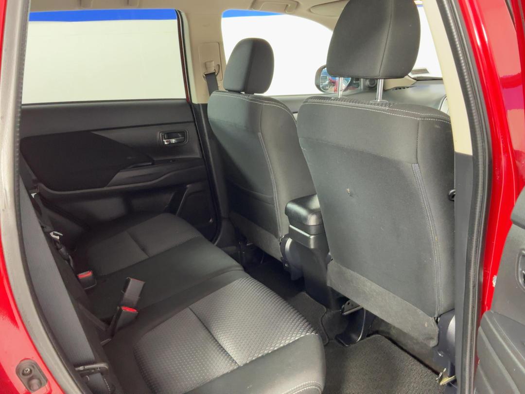 Photo '20' of Mitsubishi Outlander