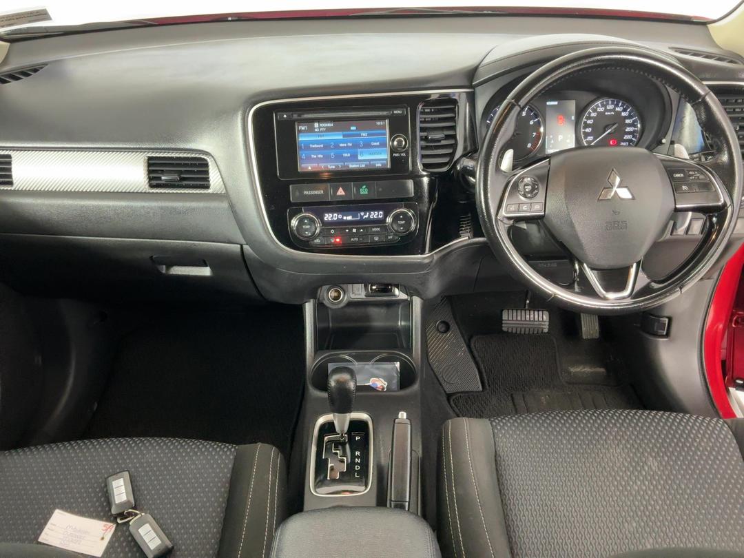 Photo '17' of Mitsubishi Outlander
