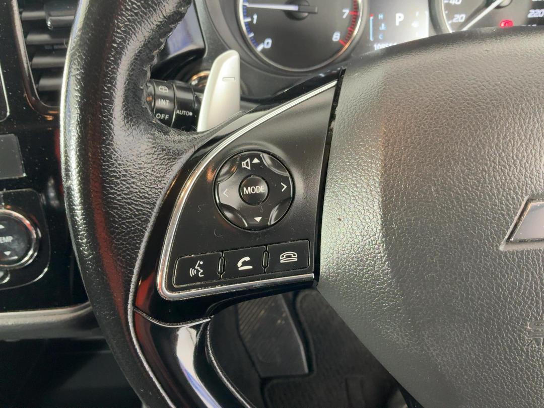 Photo '24' of Mitsubishi Outlander