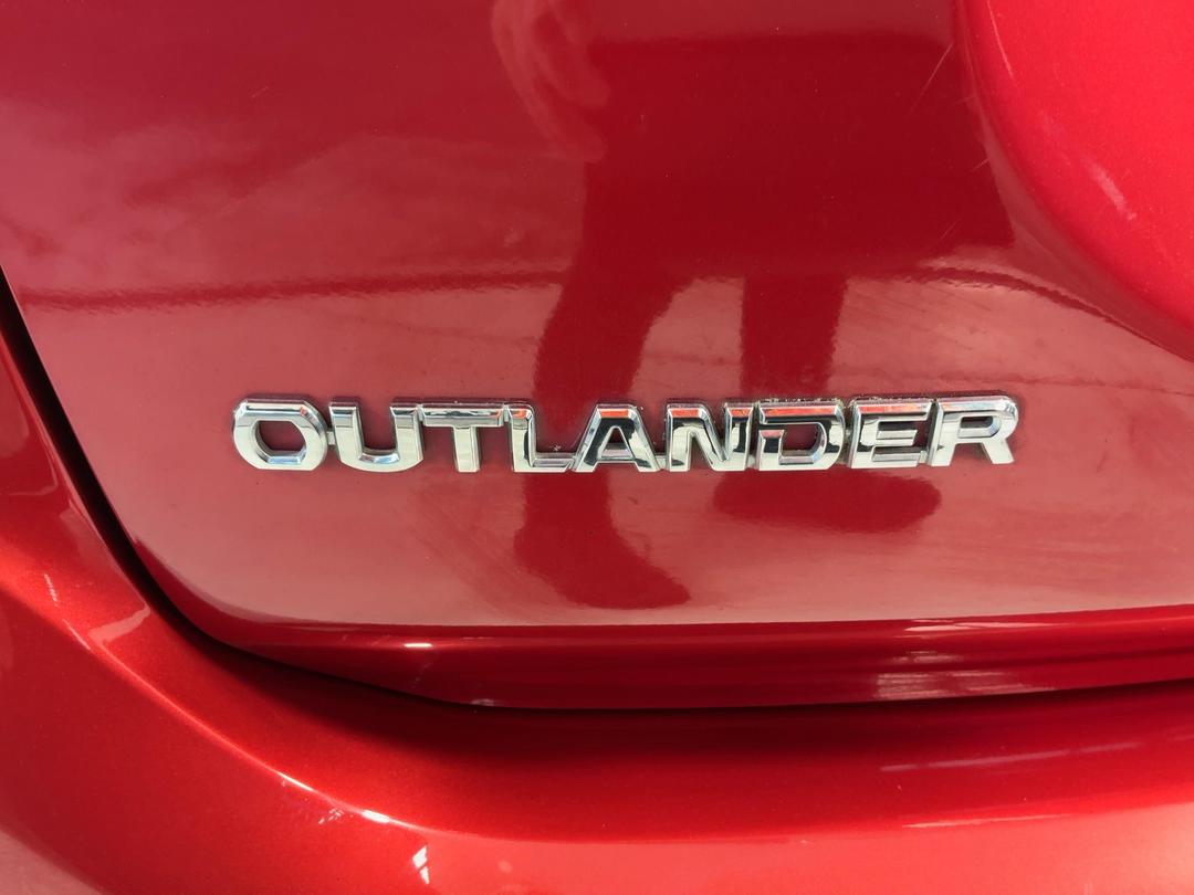 Photo '29' of Mitsubishi Outlander