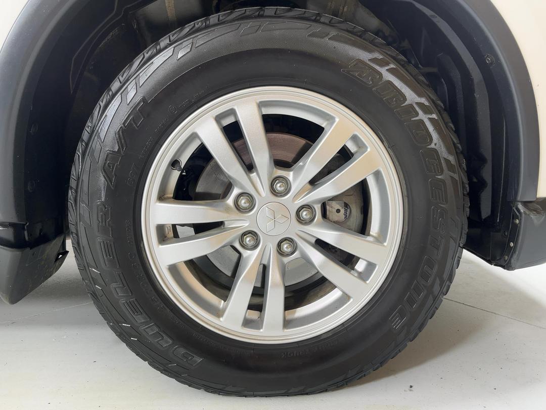Photo '9' of Mitsubishi Outlander