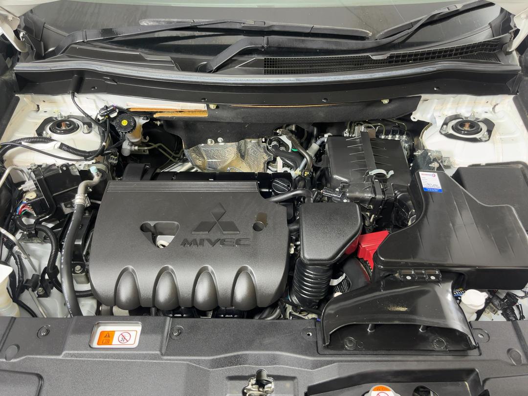 Photo '13' of Mitsubishi Outlander