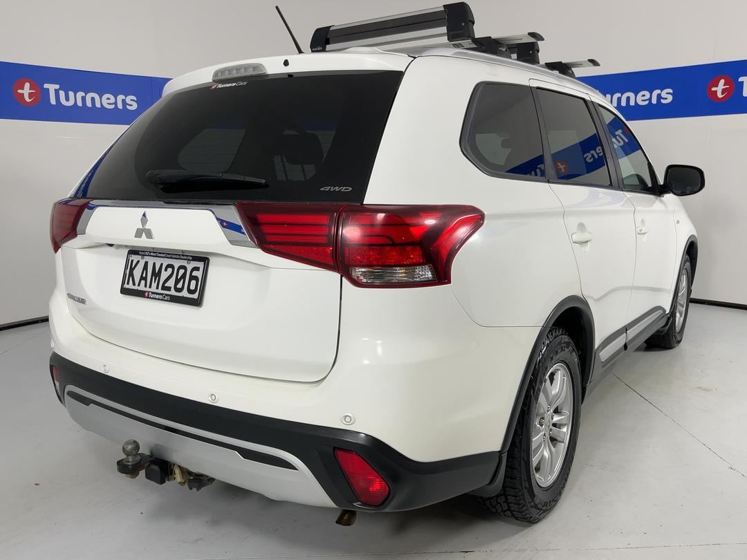 Photo '7' of Mitsubishi Outlander