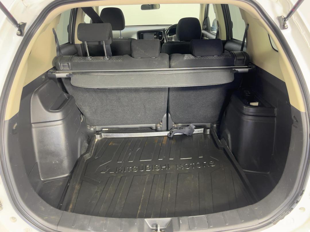 Photo '14' of Mitsubishi Outlander