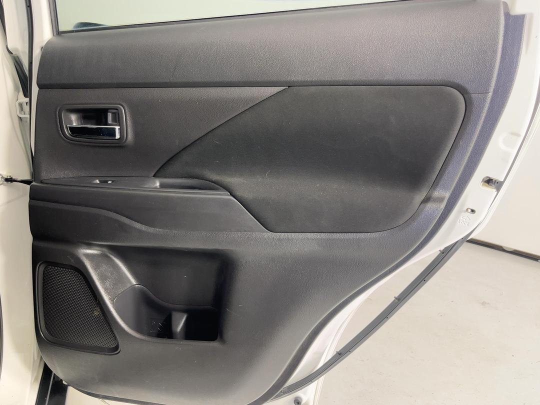 Photo '19' of Mitsubishi Outlander