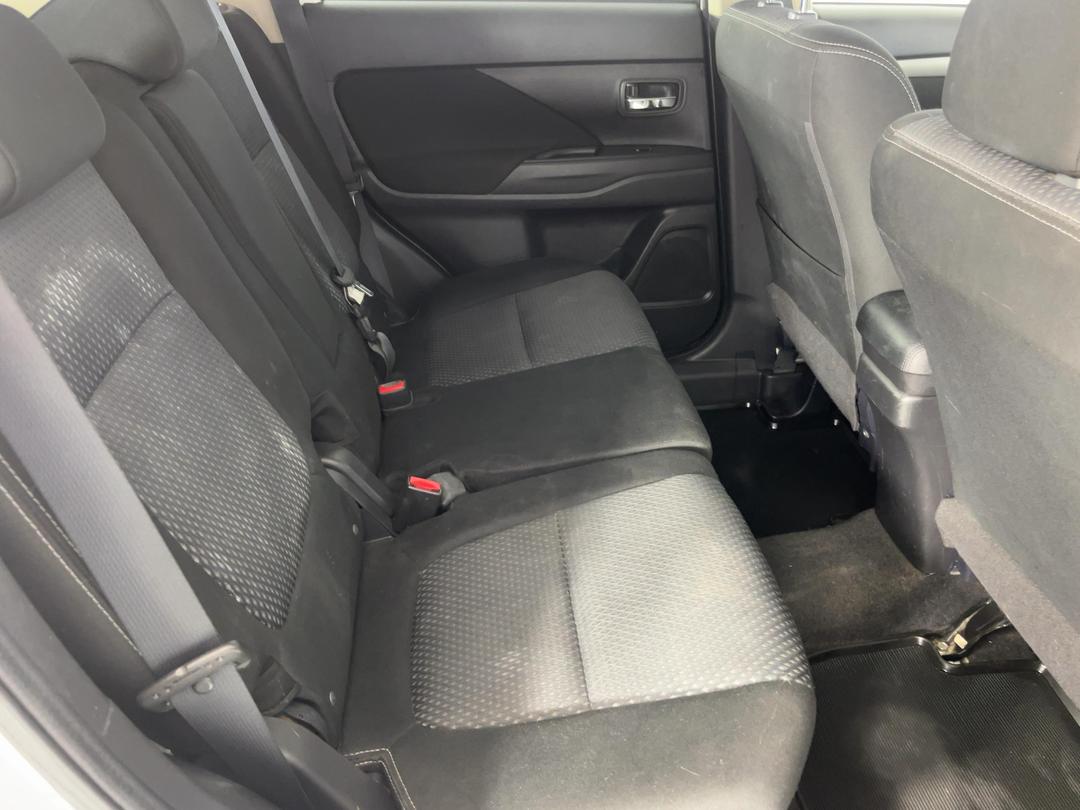 Photo '20' of Mitsubishi Outlander