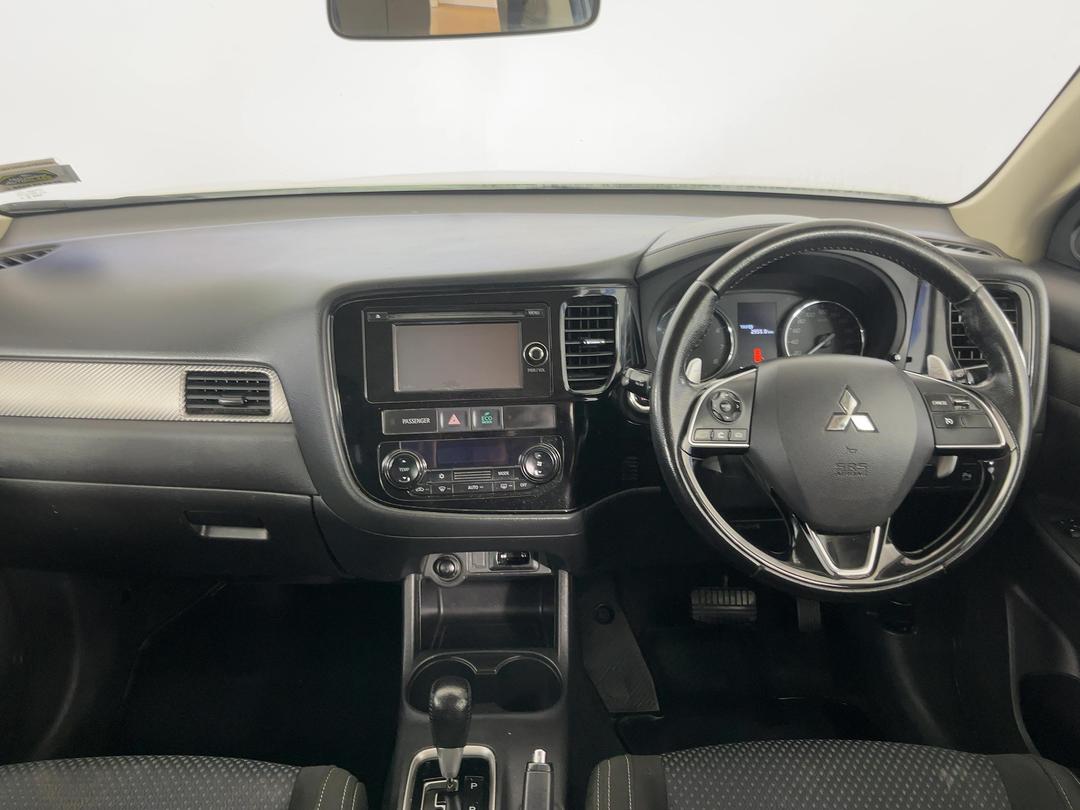 Photo '17' of Mitsubishi Outlander