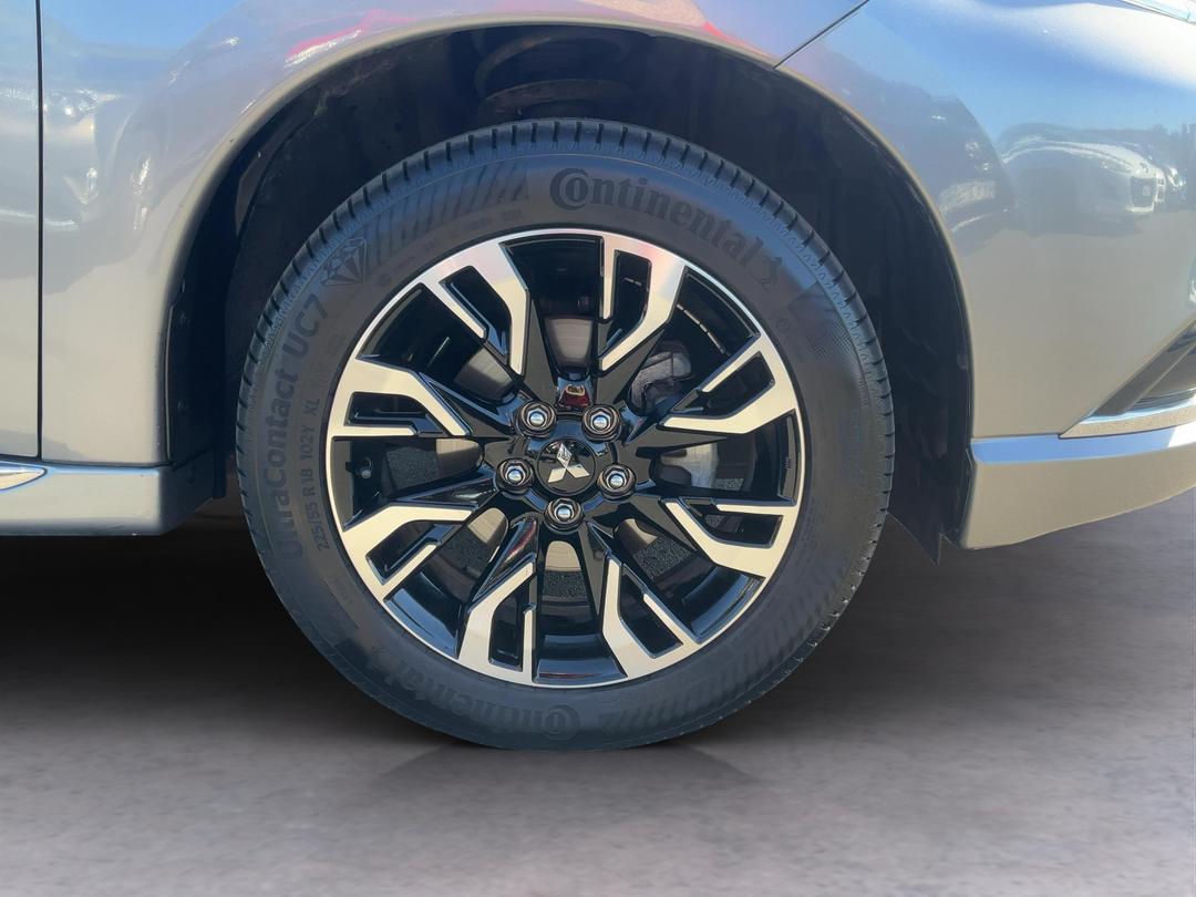 Photo '9' of Mitsubishi Outlander