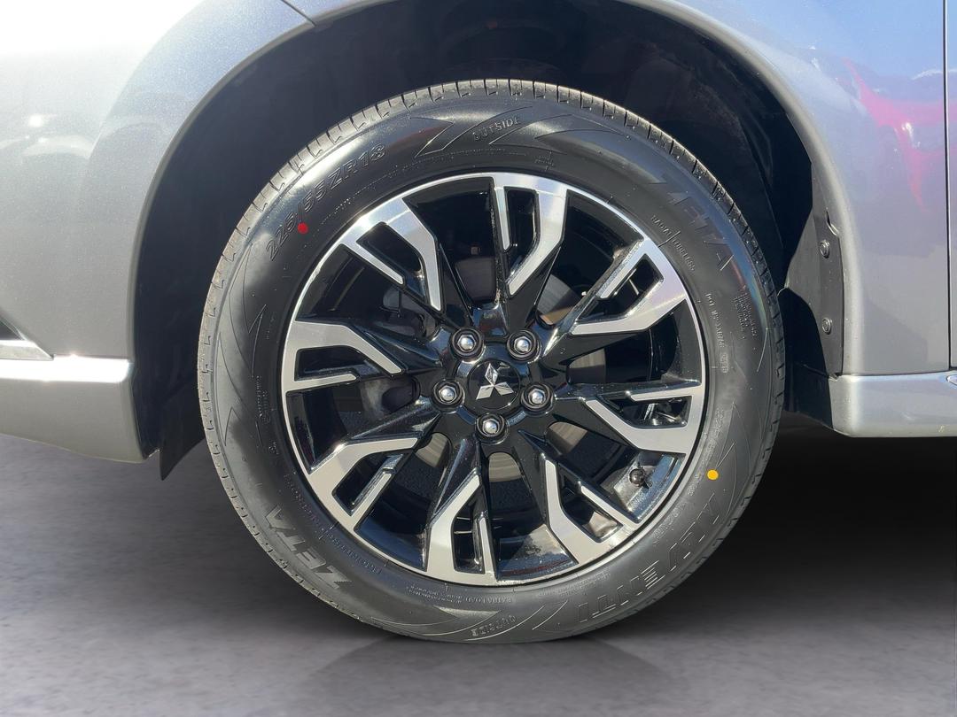 Photo '10' of Mitsubishi Outlander
