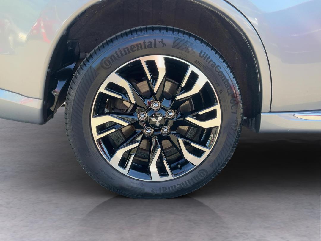 Photo '12' of Mitsubishi Outlander