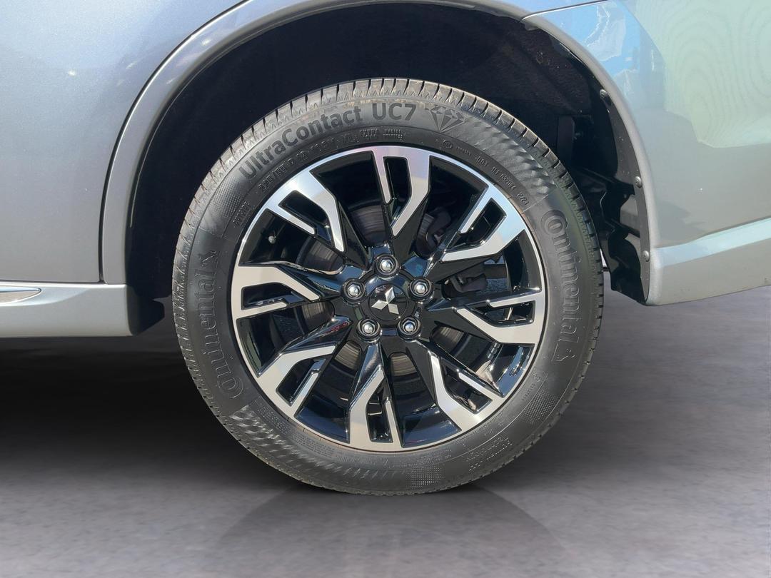Photo '11' of Mitsubishi Outlander