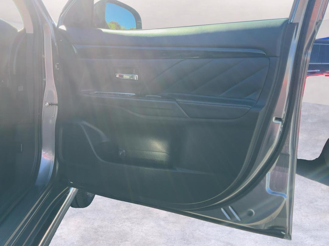 Photo '15' of Mitsubishi Outlander