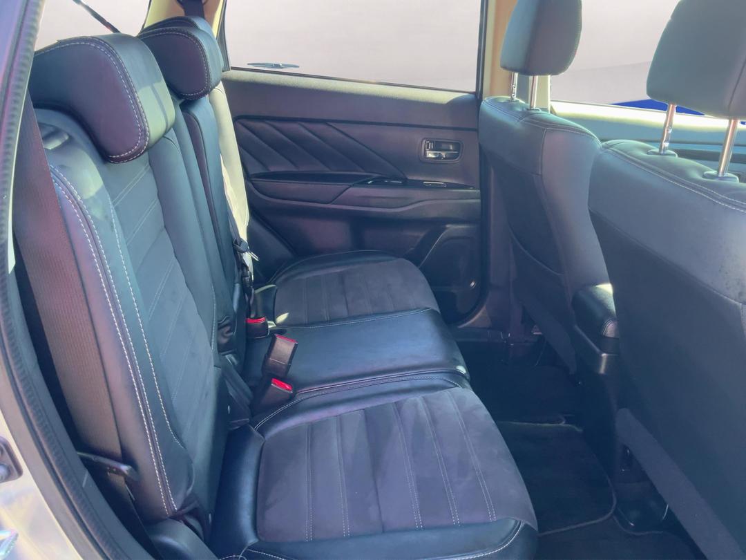 Photo '20' of Mitsubishi Outlander