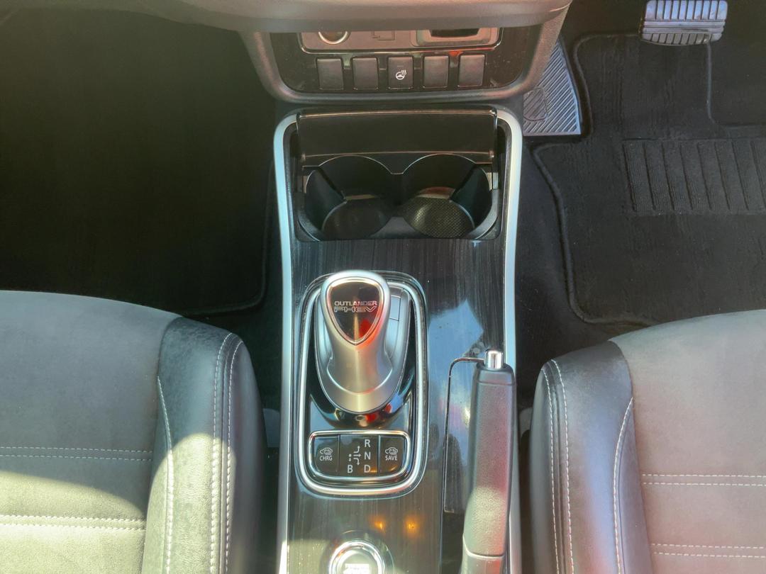 Photo '18' of Mitsubishi Outlander