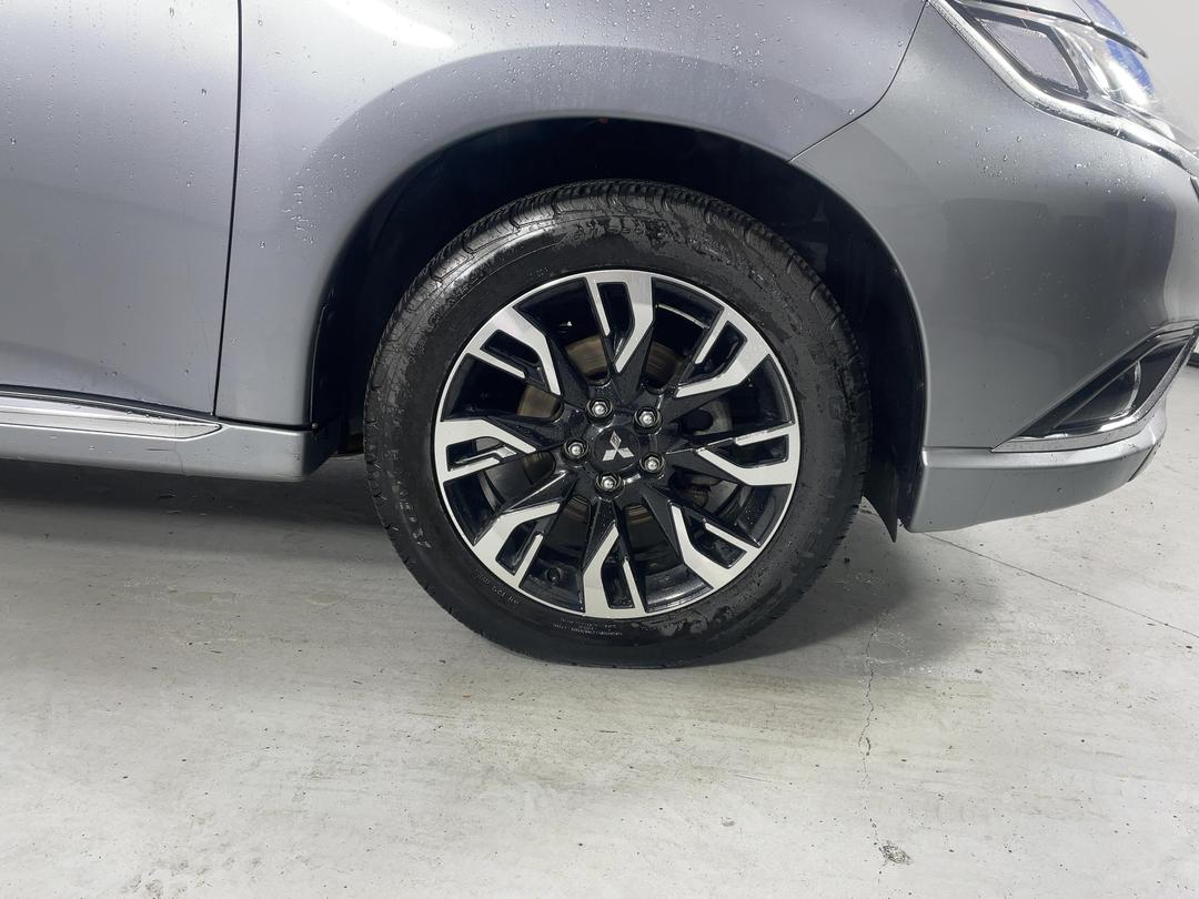 Photo '9' of Mitsubishi Outlander