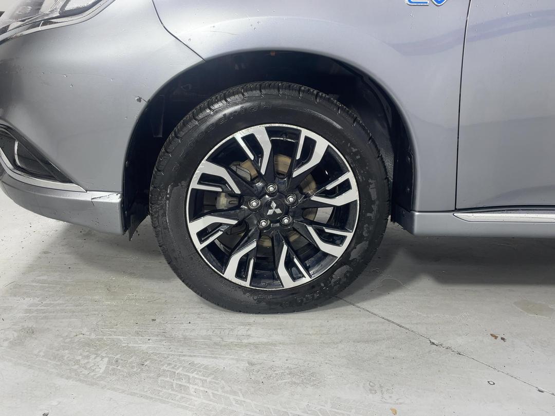 Photo '10' of Mitsubishi Outlander