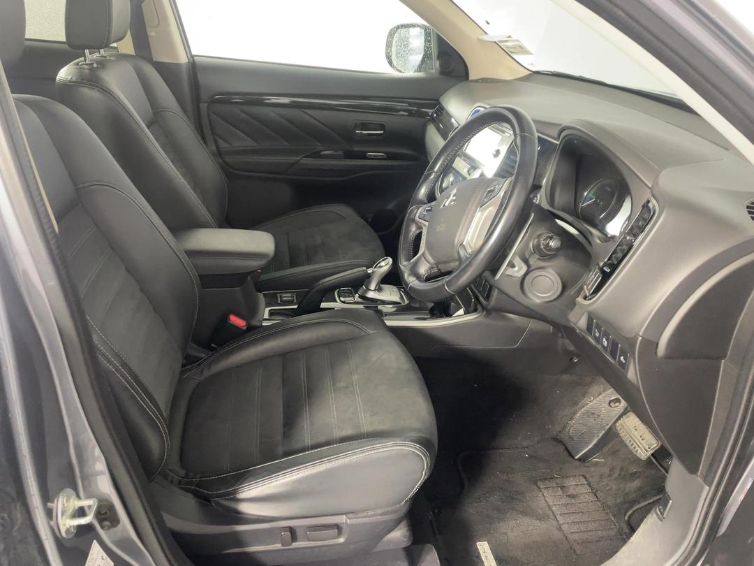 Photo '16' of Mitsubishi Outlander