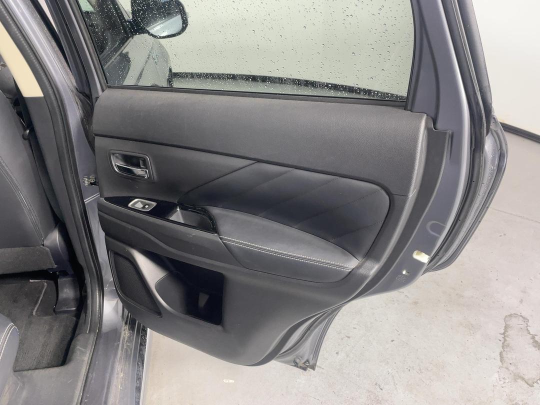 Photo '19' of Mitsubishi Outlander