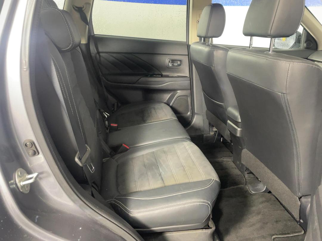 Photo '20' of Mitsubishi Outlander