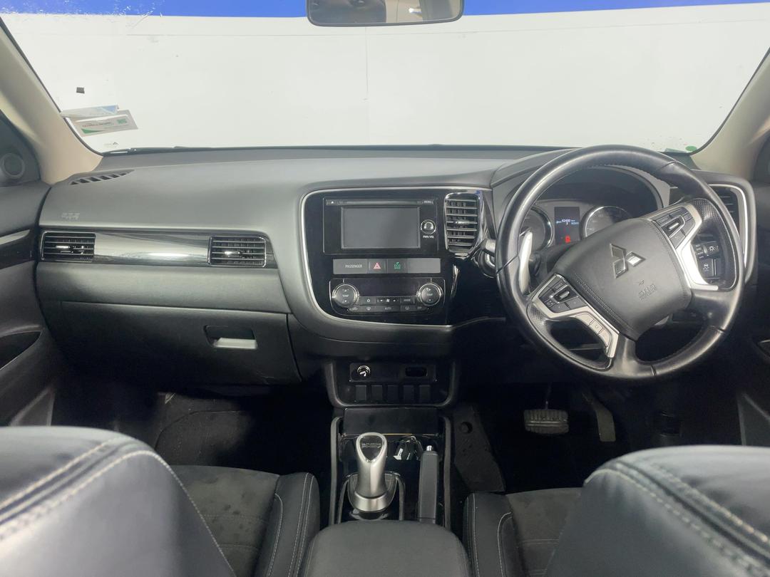 Photo '17' of Mitsubishi Outlander