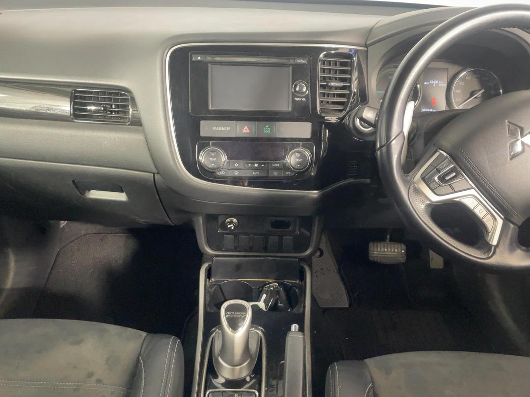 Photo '18' of Mitsubishi Outlander