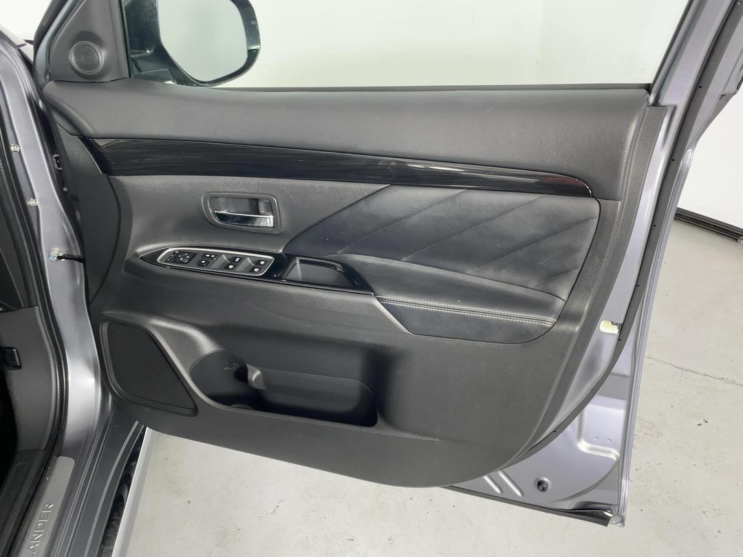 Photo '15' of Mitsubishi Outlander