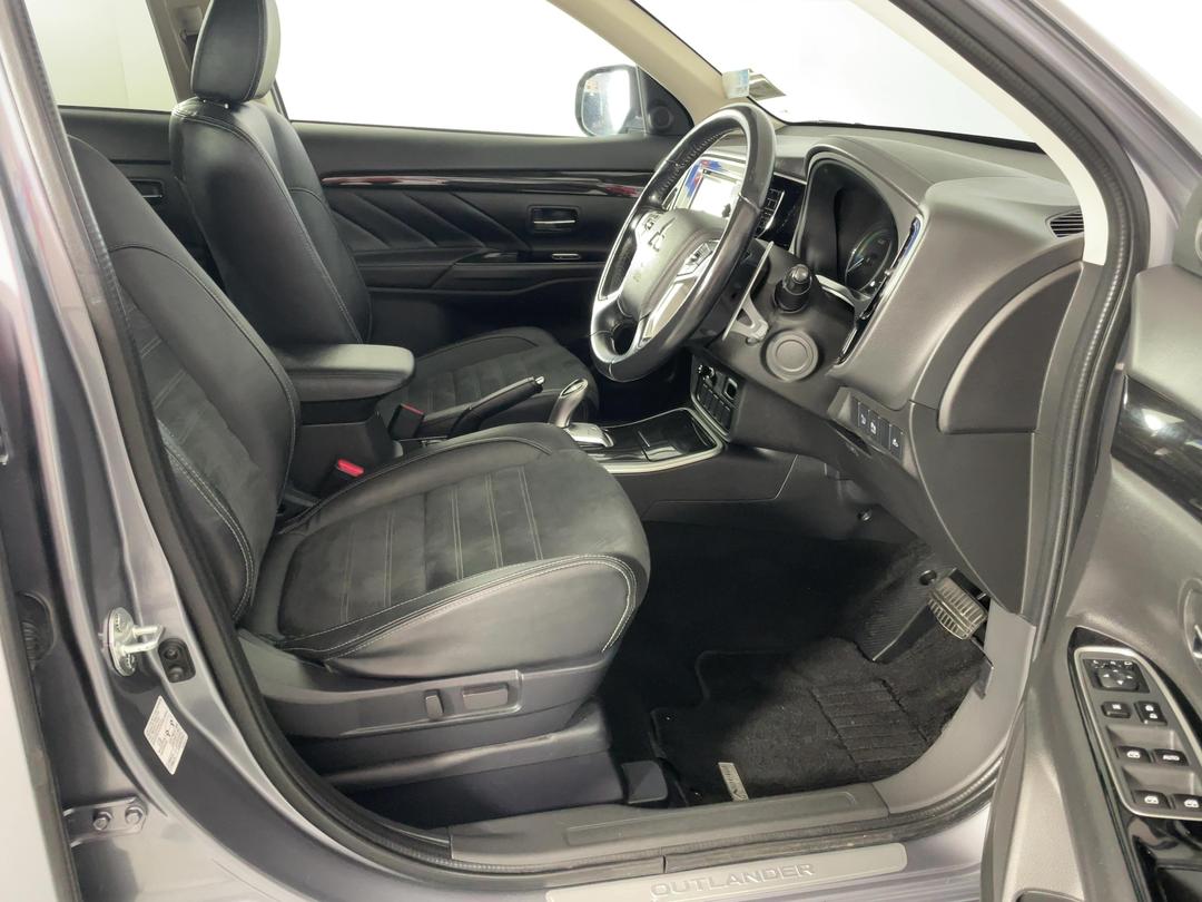 Photo '16' of Mitsubishi Outlander