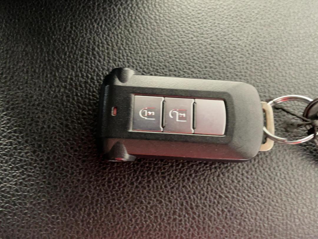 Photo '22' of Mitsubishi Outlander
