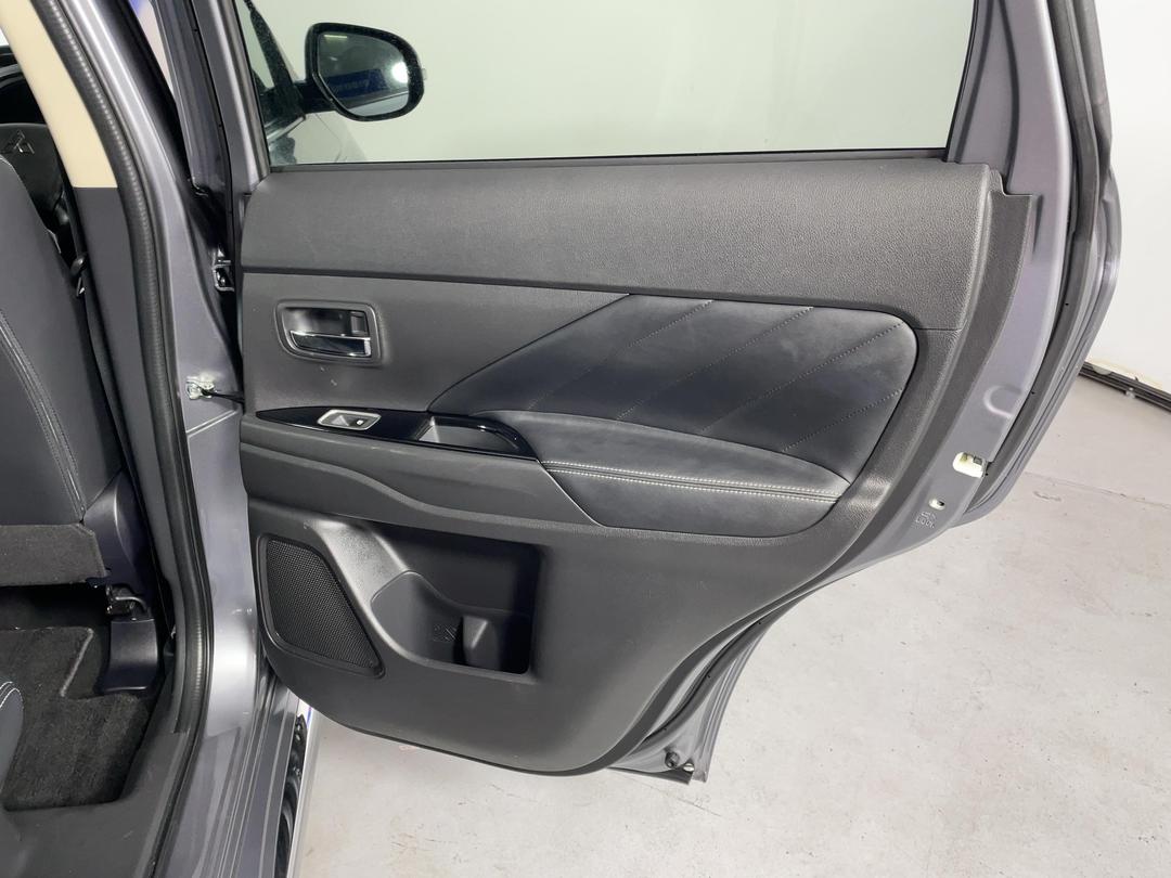 Photo '19' of Mitsubishi Outlander