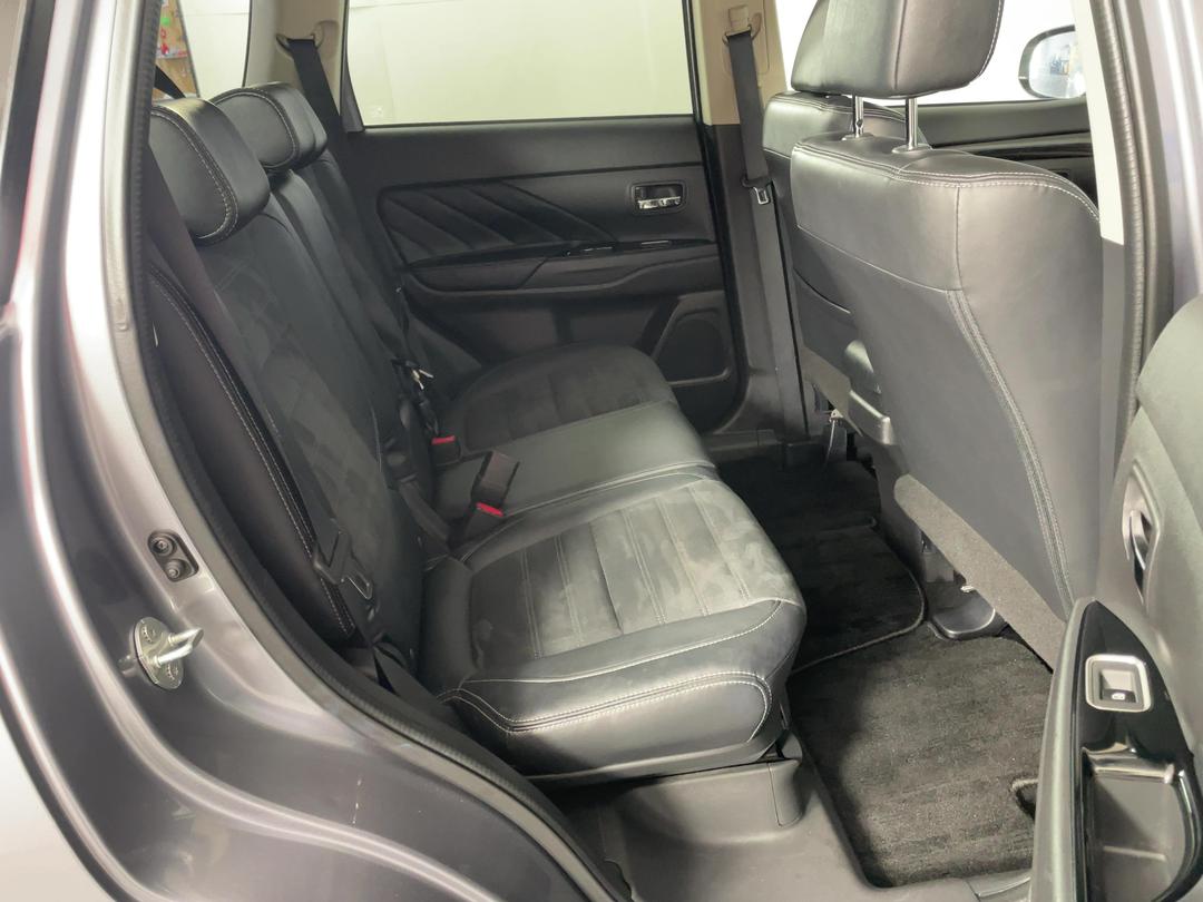 Photo '20' of Mitsubishi Outlander