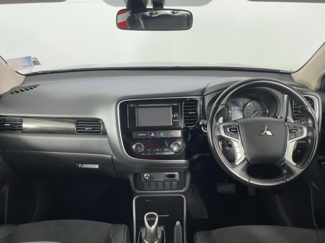 Photo '17' of Mitsubishi Outlander