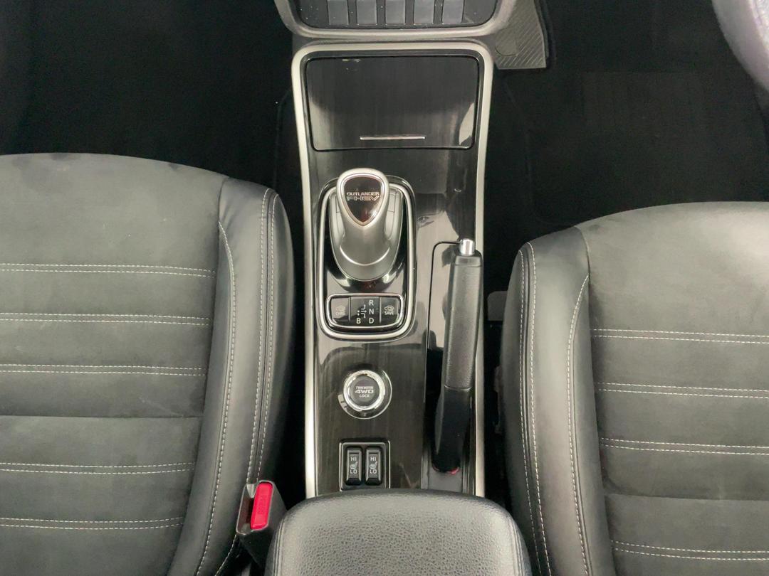 Photo '18' of Mitsubishi Outlander