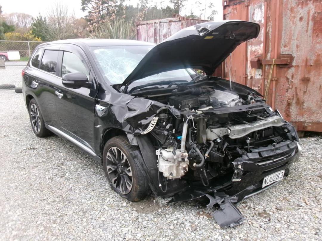 Photo '2' of Mitsubishi Outlander Phev Photo '2' of Mitsubishi Outlander Phev
