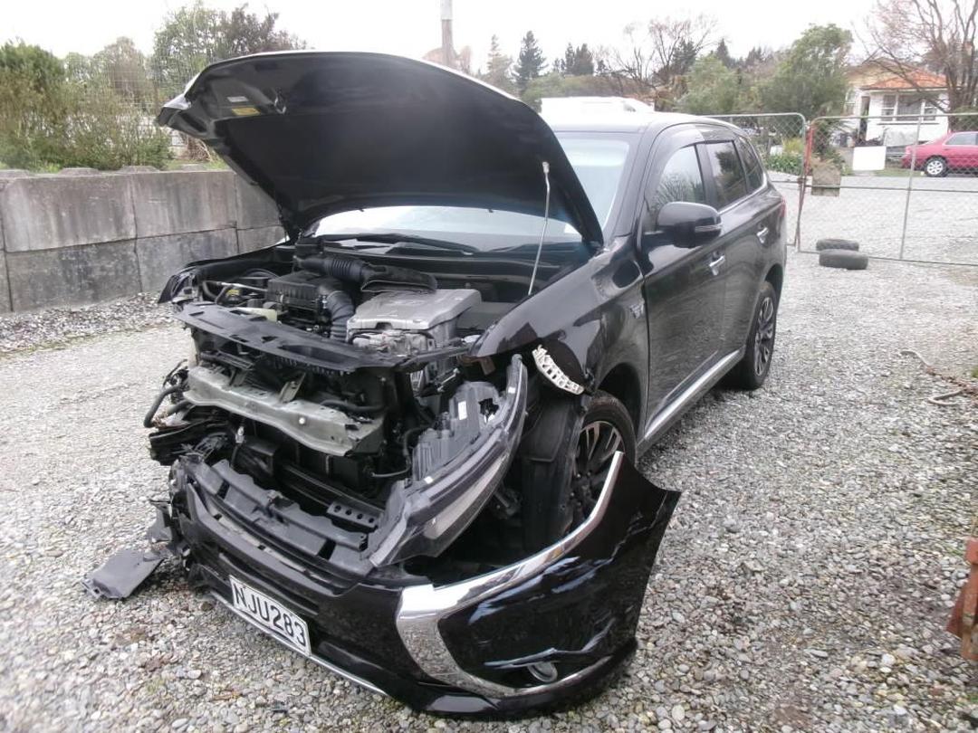 Photo '3' of Mitsubishi Outlander Phev Photo '3' of Mitsubishi Outlander Phev