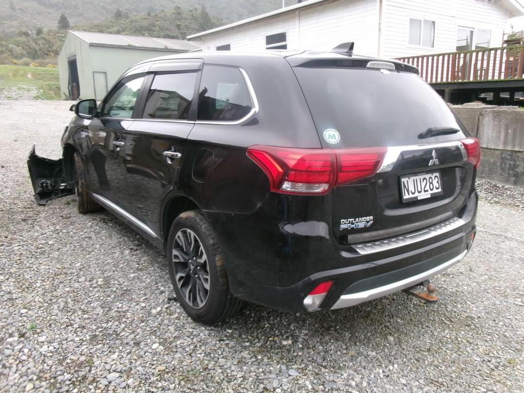 Photo '10' of Mitsubishi Outlander Phev Photo '10' of Mitsubishi Outlander Phev