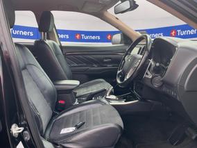 Photo '16' of Mitsubishi Outlander