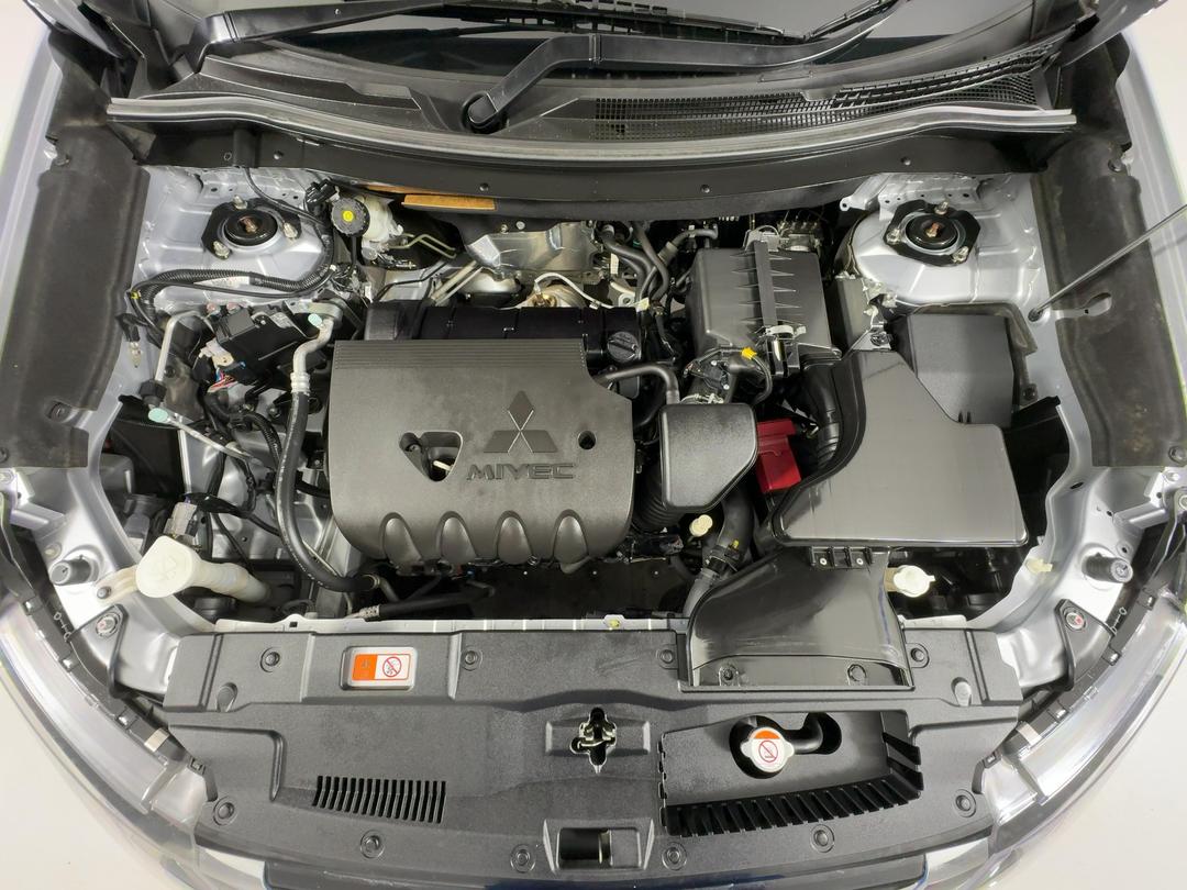 Photo '13' of Mitsubishi Outlander