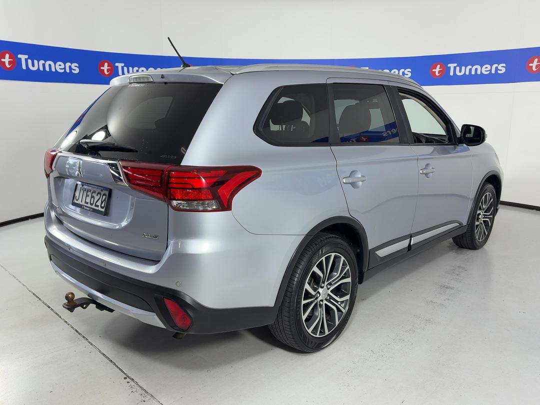 Photo '7' of Mitsubishi Outlander