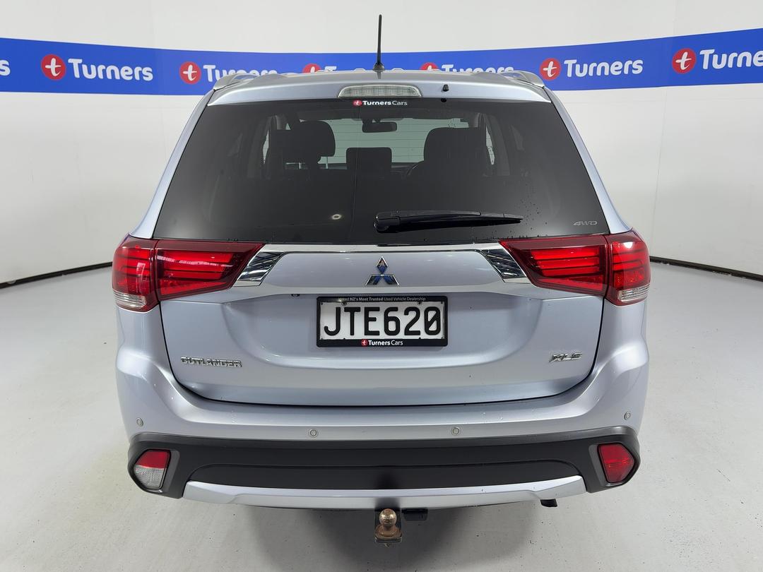 Photo '6' of Mitsubishi Outlander