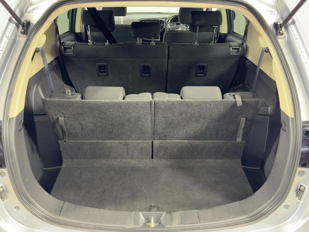 Photo '14' of Mitsubishi Outlander
